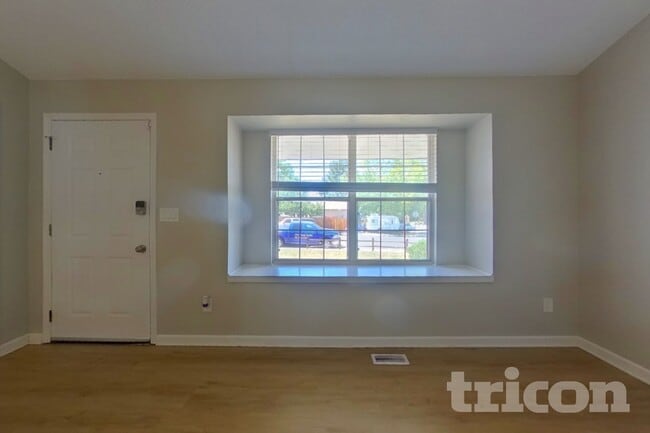 Photo - 1721 S Genoa Way