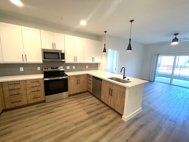 Building Photo - 701 Saginaw Sq Blvd Unit 8125 Rental