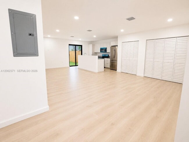 Photo - 552 NW 7th St