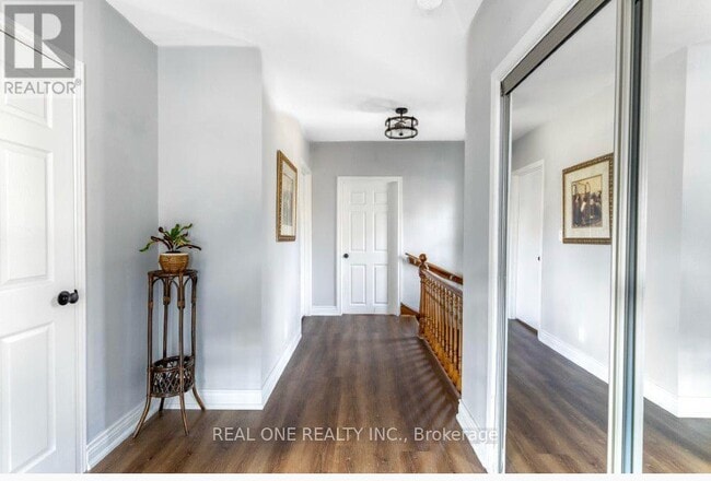 Photo - 118 Queen St S