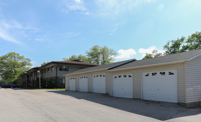 Garage Parking Silver Lake Apartments - Silver Lake Apartments