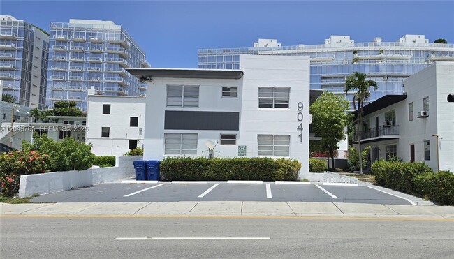 Building Photo - 9041 Harding Ave Unit 3