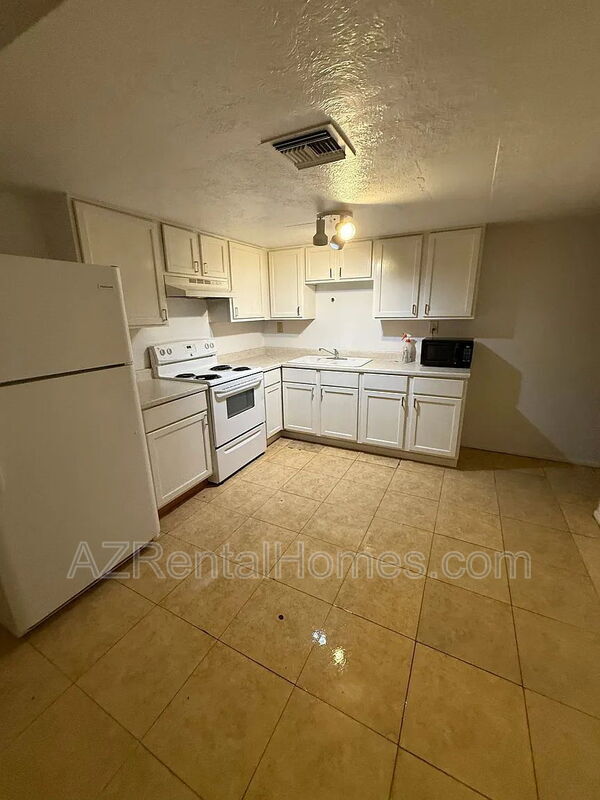 Photo - 6820 E Avalon Dr Unit Apt 1
