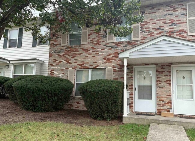 Building Photo - Spacious Townhouse in Blacksburg, VA.