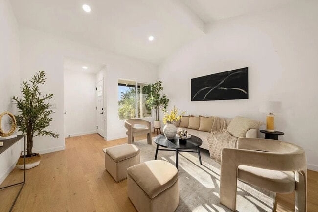 Photo - 5552 E Knoll Dr Unit 5552