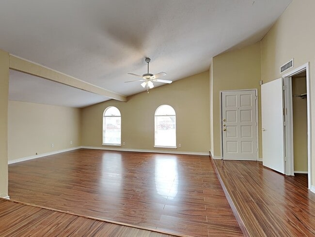 Photo - 1517 Camelia Dr