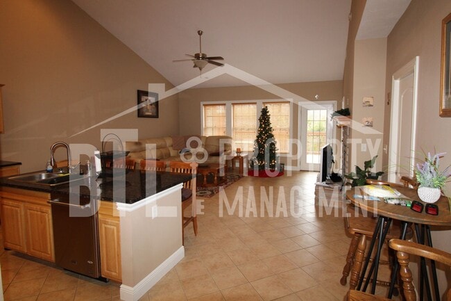 Photo - Beautiful 2 Bedroom Duplex with Loft!