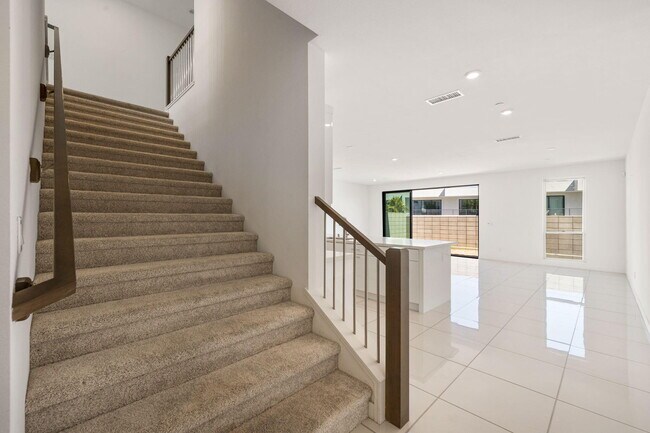 Photo - 928 Galaxy Dr
