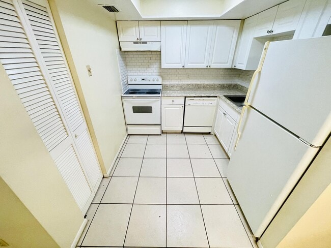 Building Photo - 3096 Collin Dr Unit B Rental