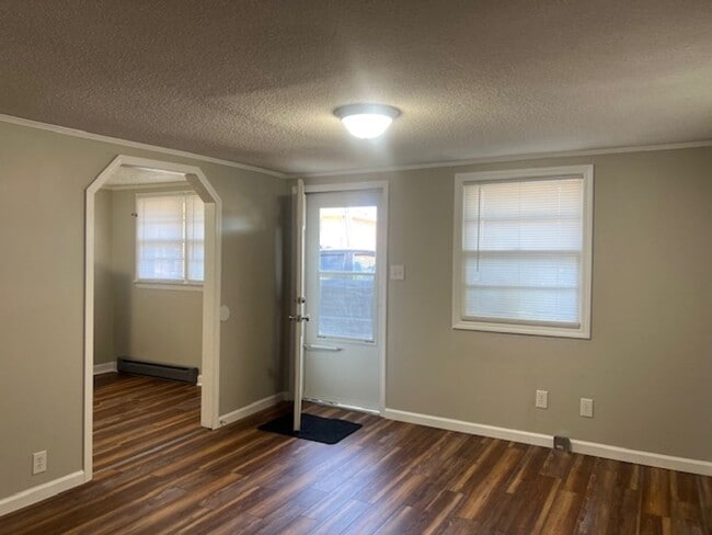 Photo - 209 Johnson St