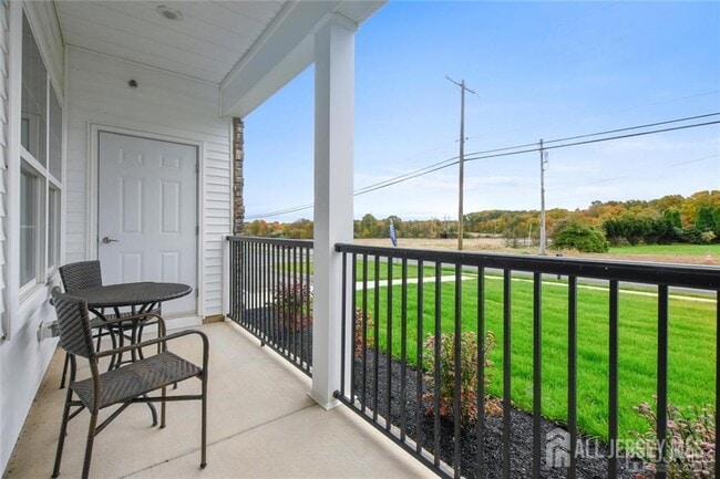 Photo - 425 Tavern Rd