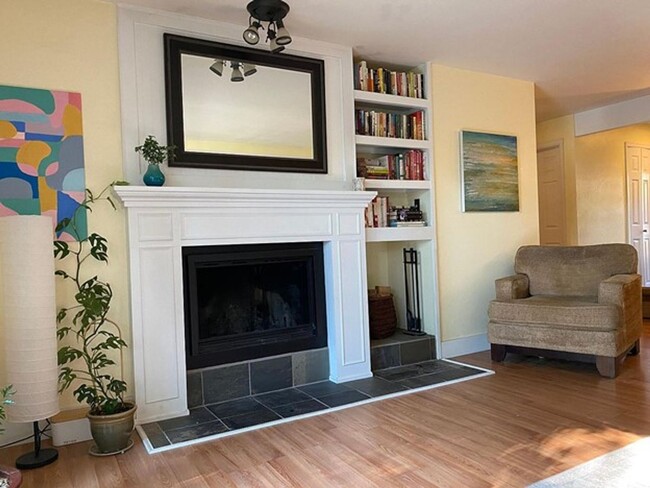 Fully Furnished 2B/1B Condo Available Now! - Fully Furnished 2B/1B Condo Available Now!