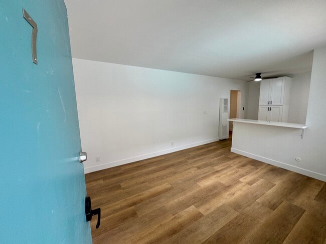 Photo - 1230 W 29th St Unidad Spacious Furnished 1B1B