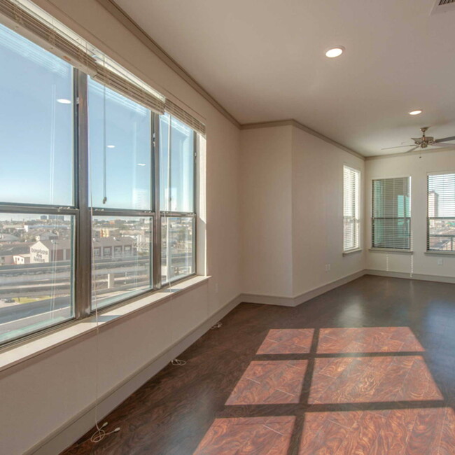 Building Photo - Experience the Art of Fine Apartment Living! Unit THD2