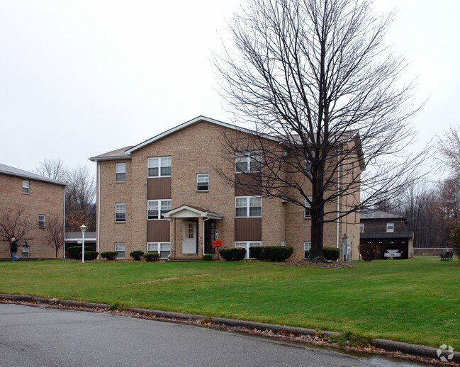 1989 Wolosyn Cir Apartments For Rent in Youngstown, OH