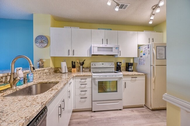 Photo - PRICE JUST REDUCED! FURNISHED OFF-SEASON M...