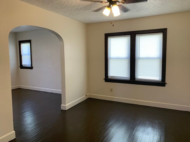 Photo - 1924 Maple Ave NE