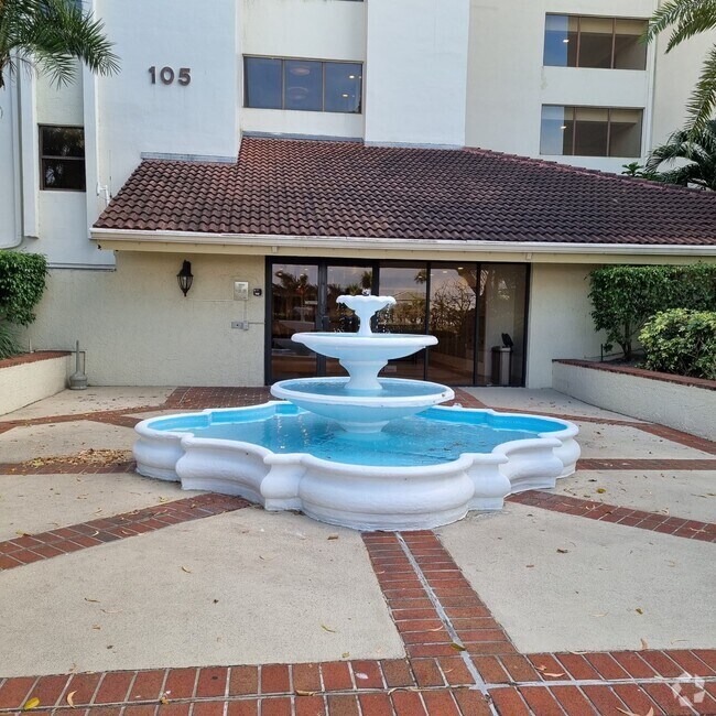 Building Photo - 105 Lake Emerald Dr Unit 416 Rental