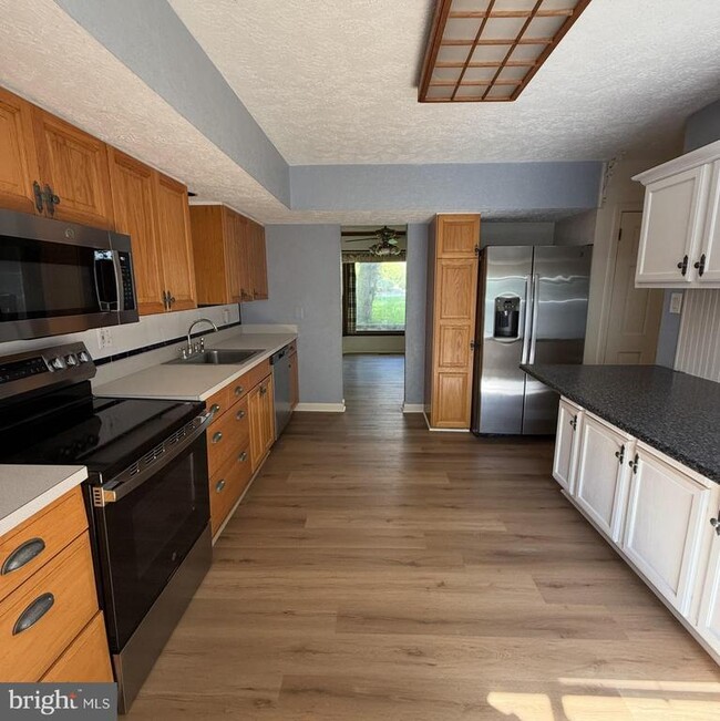 Photo - 15723 Edgewood Dr