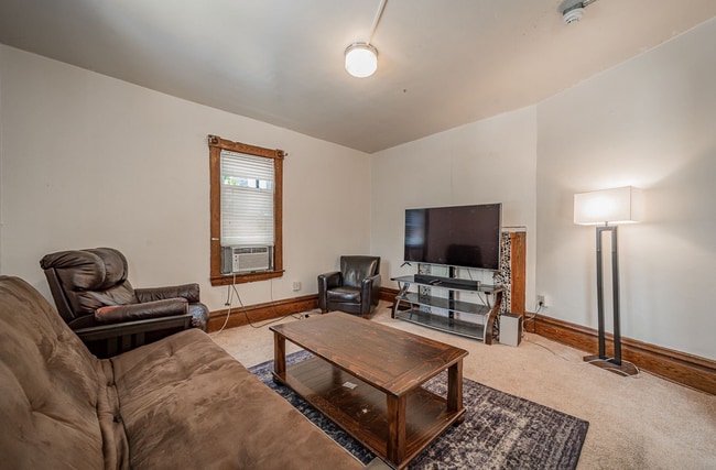 Photo - 725 Wells St