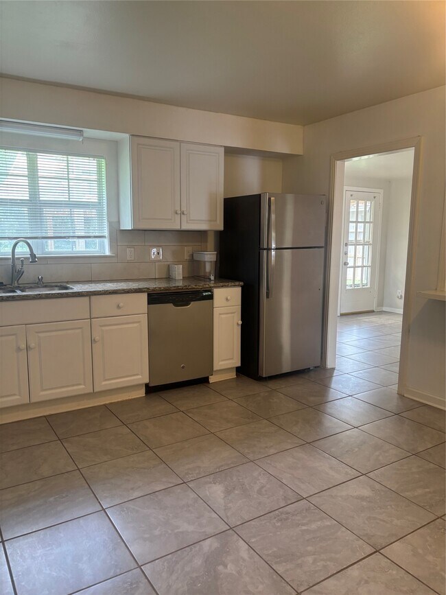 Photo - 4713 Saxon St