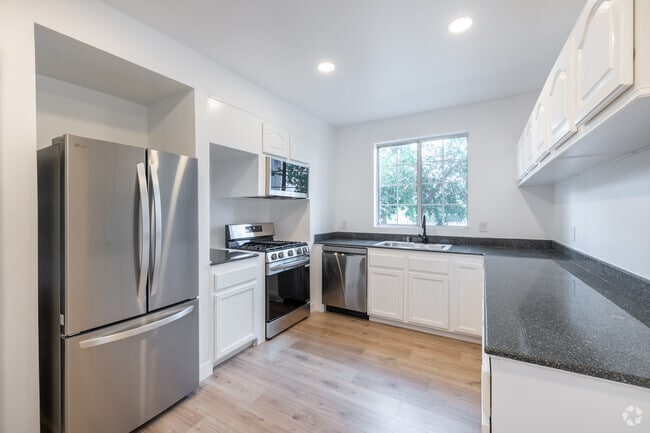 Building Photo - 4437-4439 Vista Del Monte Ave