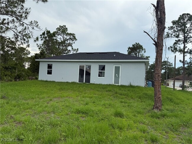 Photo - 1037 Macy St E