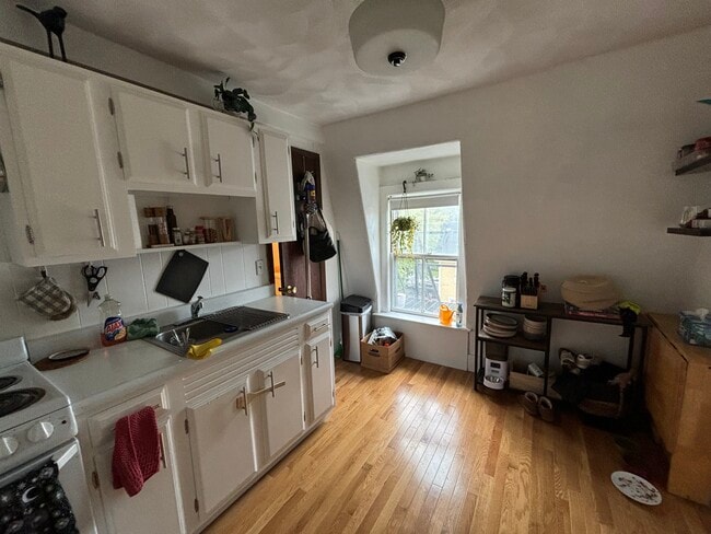 Building Photo - 219 Washington St Unit 11