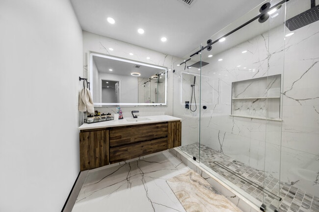 Photo - 490 W 33rd Pl