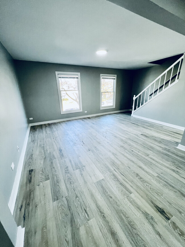 Photo - 2021 Farnham Ct