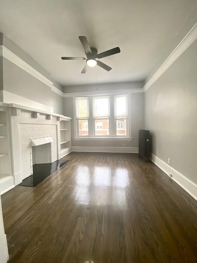 Building Photo - 1251 W Rosemont Ave Unit 3