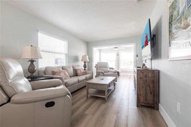 Photo - 6020 Midnight Pass Rd