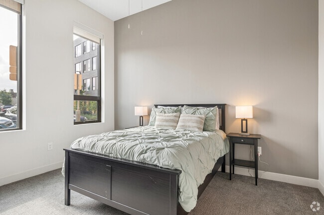1BD, 1BA - 698SF - Bedroom