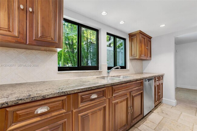 Photo - 920 Aguero Ave