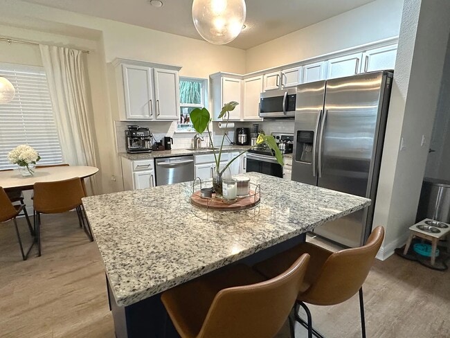 Cocina - 1736 W Walnut St