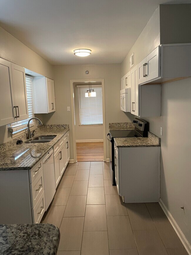 Photo - 1653 Colonial Rd