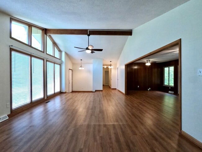 Photo - RANCH WITH LARGE LOT IN W. KNOX-CRESTWOOD ...