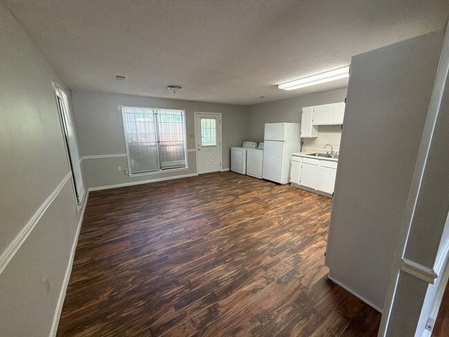 Photo - Nice Home In the U of M Area