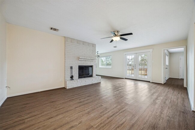 Photo - 103 Brigadoon Ln