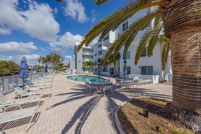 Building Photo - 2850 NE 14th Street Causeway Rental