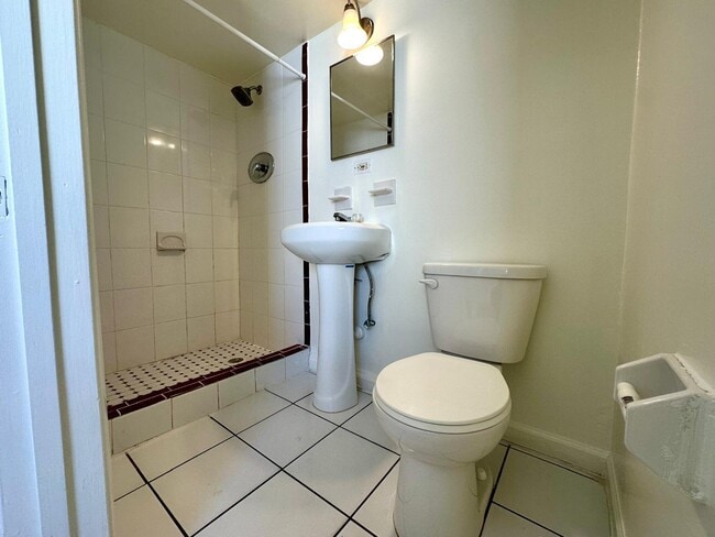 Building Photo - 6101 Webster Ave Unit 2