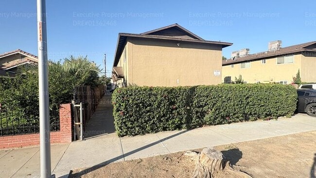 Photo - 2 bedroom 1.5 bathroom townhome near shopping centers and hospital! Located in the 93305 zip code...