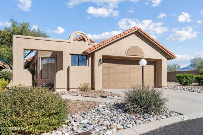 Photo - 321 E Fieldcrest Ln