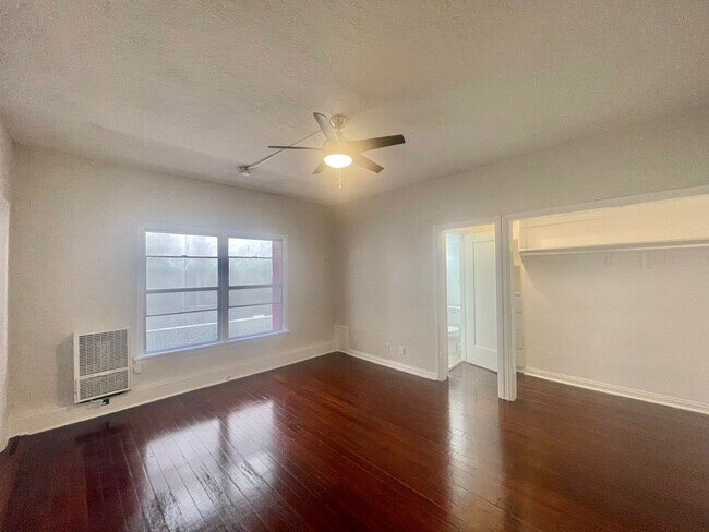 Photo - 648 N Hobart Blvd Unidad 14