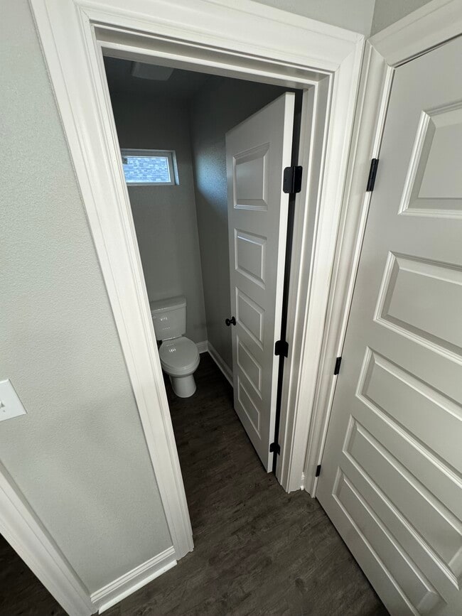 Photo - 341 Woodstock Ln