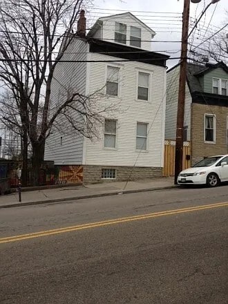 Building Photo - 22 W University Ave