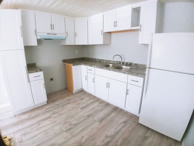 Building Photo - Newly Remodeled 1 Bedroom Unit 1 Rental