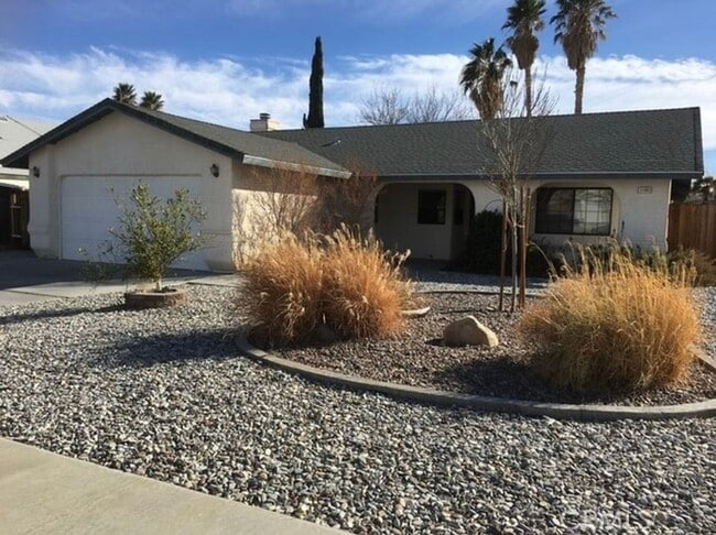 Photo - Beautiful 4 bed, 2 Bath home for Rent. Paid Water and Landscaping!