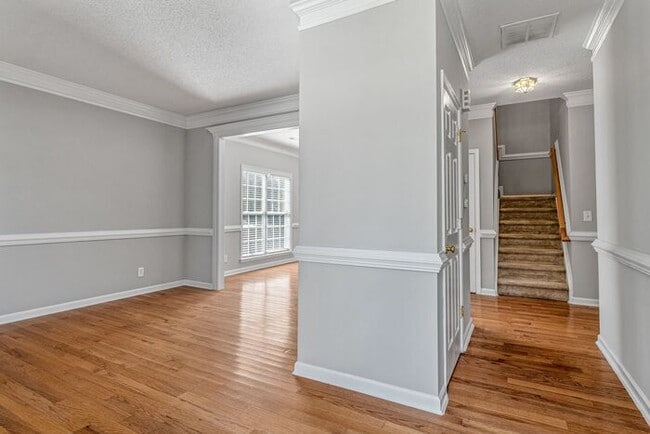 W. Wendover, Beautiful Home, Granite Counter-Tops, SS Appliances, Hardwoods, FP, Deck, Fenced, Ga...