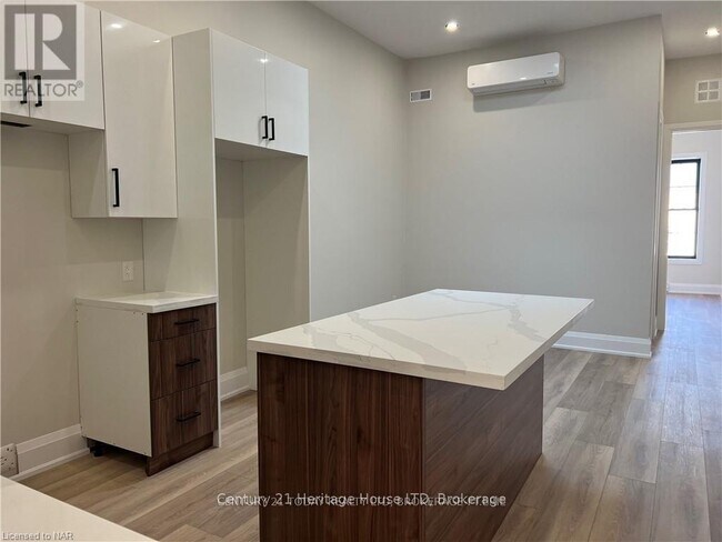 Photo - 43 Jarvis St